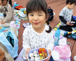 お弁当持ち散歩(幼児)
